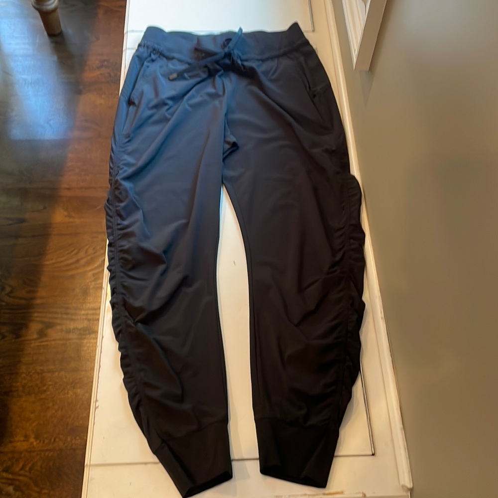 Athleta jogger pants, size 6 black